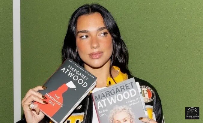 Dua Lipa Resmikan Manifesto Library di Livraria Lello, Porto: Perpustakaan Buku-Buku Terlarang dan Tersensor