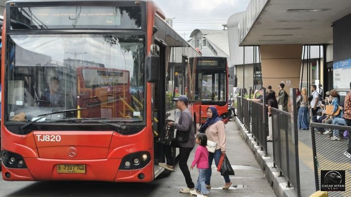 DTKJ Usulkan Tarif Langganan Transjakarta Rp200.000 per Bulan, Solusi Hemat Ongkos Pekerja Jakarta