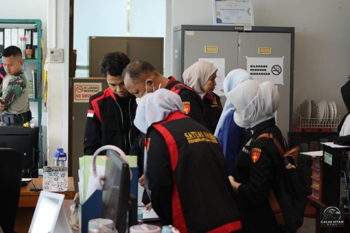 Kejari Bekasi Sita 3 Koper Hitam dan 2 Boks Dokumen di Disdagperin serta Pasar Bantargebang