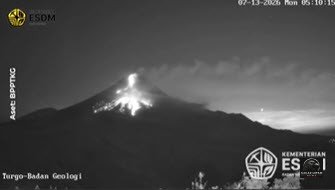 Gunung Merapi Kembali Aktif: Awan Panas Guguran Luncur 2 Kilometer ke Barat Daya