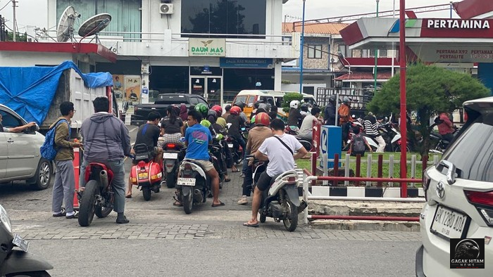 Kelangkaan Solar dan Pertalite Picu Antrean Panjang, Korban Jiwa hingga Dugaan Mafia BBM