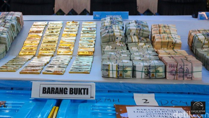Polda Metro Jaya Ungkap Rincian Barang Bukti Kasus Febrie Adriansyah: Rp6 Miliar Uang Tunai, 74 Kg Emas, hingga Valuta Asing Asli