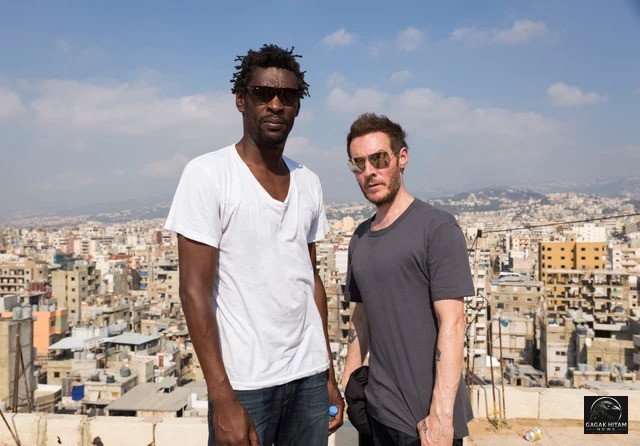 Massive Attack Dilarang Tampil Lagi di Singapura Usai Kibarkan Bendera Palestina dan Serukan 'Free Palestine' di Atas Panggung