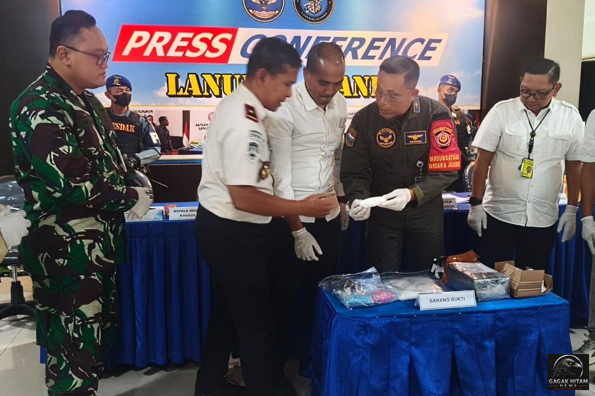 WN Malaysia Ditangkap di Bandara Juanda, Selundupkan 990 Gram Sabu dan 1.089 Butir Ekstasi dengan Modus Korset