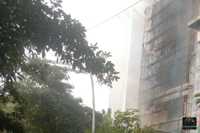 Kebakaran Melanda Gedung Ruko Central di Cikini Menteng, 22 Unit Damkar Diterjunkan