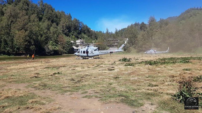 Dua Helikopter Dikerahkan untuk Water Bombing, Karhutla Kaldera Bromo Hanguskan 120 Hektare Lahan