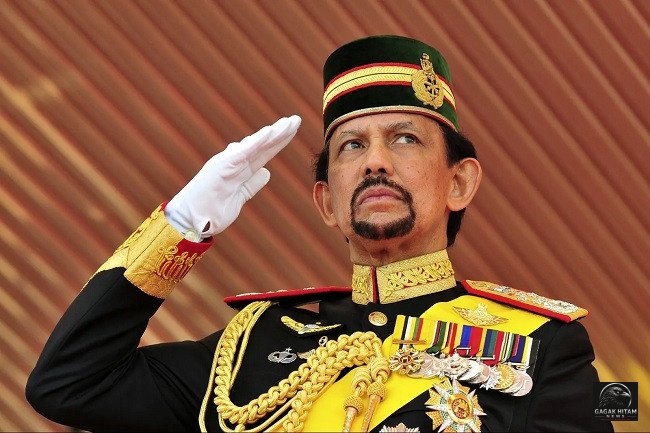 Sultan Brunei Cabut Gelar Kerajaan Menantunya, Rumor Perceraian pun Merebak