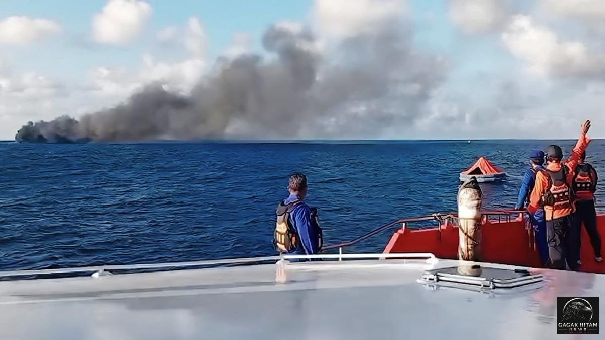 KMP Putri Yasmin Terbakar di Selat Lombok, 33 Penumpang Berhasil Dievakuasi