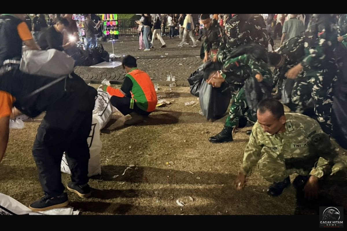 Usai Upacara HUT ke-81 RI, 400 Personel Kodam Jaya dan Polri Bersihkan Kawasan Monas