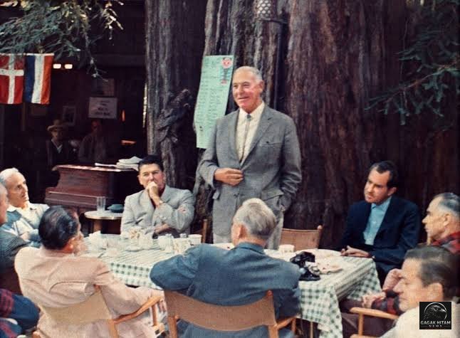 Bohemian Grove Kembali Disorot: Antara Ritual, Simbol, dan Jaringan Elite yang Sulit Dilihat dari Balik Pagar