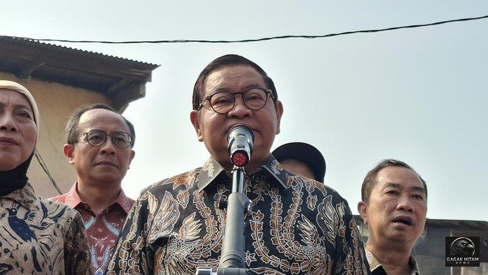 Truk Trailer Pengangkut Tangki Tersangkut di JPO Kramat Jati, Macet Parah Hingga 3 Jam, Gubernur Pramono Minta Operator Ditindak