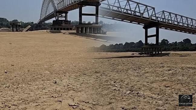 Sungai Barito Mengering di Tengah Kemarau Panjang, Aktivitas Warga dan Logistik Terdampak