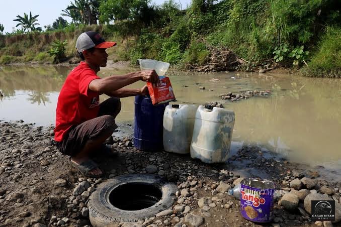 Kemarau Datang, Warga Cimendo Kembali Sambangi Kali Cihoe untuk Bertahan dari Krisis Air