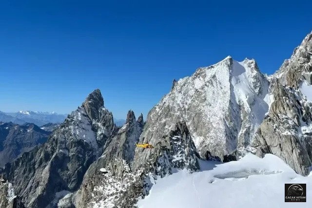 Ngeri! Pendaki Terjebak di Celah Mont Blanc Saat Berton-ton Batu Menghujani Lereng