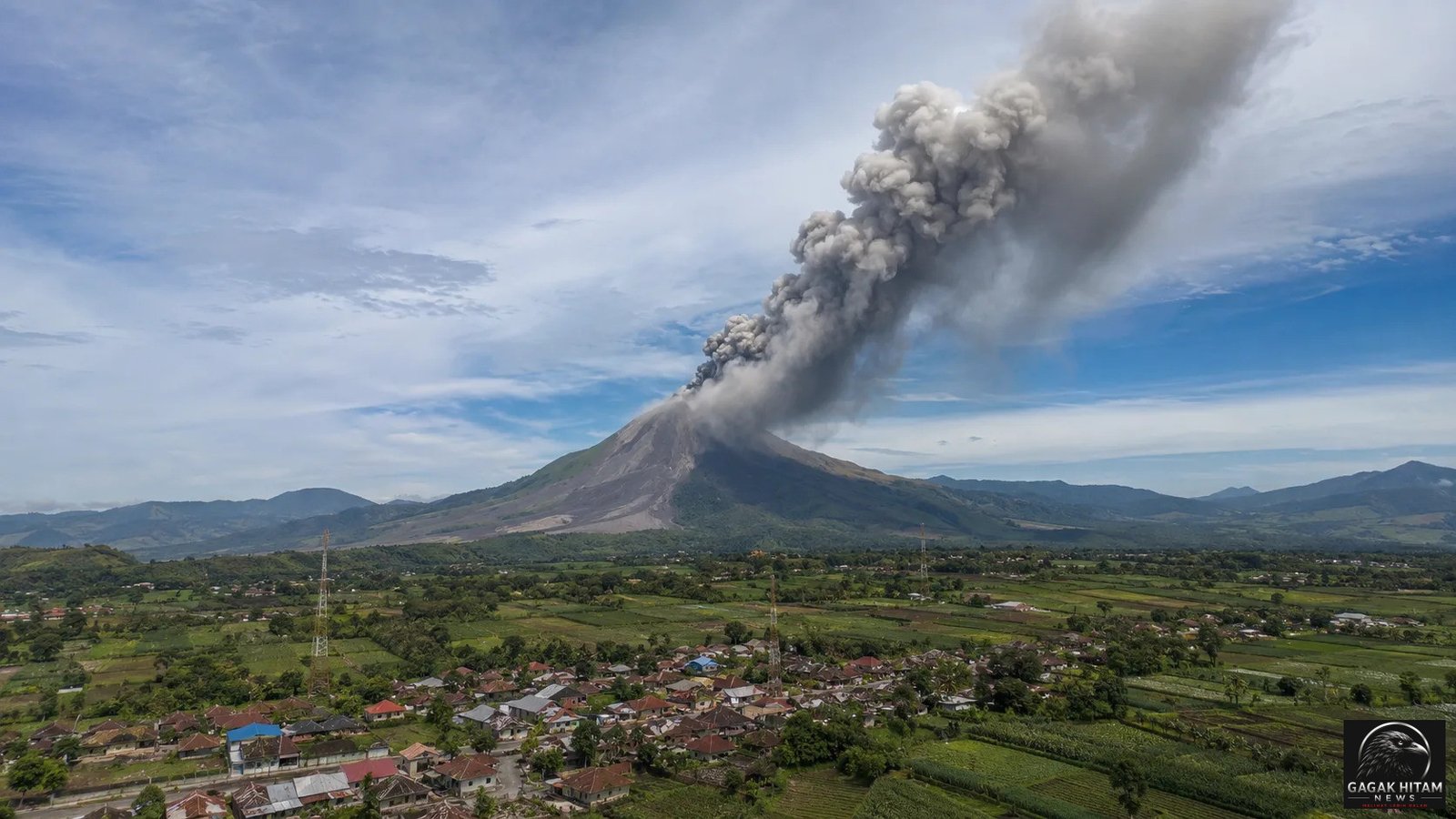 Gunung Sinabung Erupsi, Kolom Abu Membumbung 3,5 Kilometer dan Condong ke Timur-Tenggara