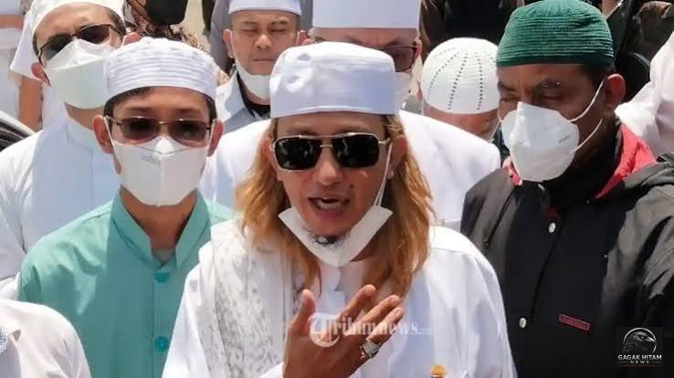Habib Bahar Kunjungi Rumah Duka Bambang Setiawan, Desak Polisi Usut Tuntas Kasus Pengeroyokan